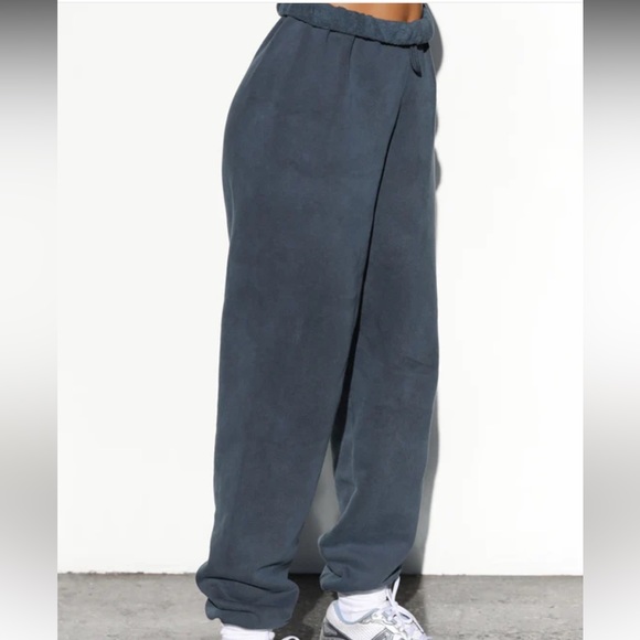 Oversized Jogger - Washed Navy French Terry - Picture 2 of 4